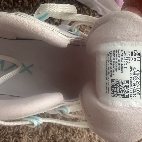 Nike Air Max, size 8 in women’s, blue pink and purple - Picture 2 of 4